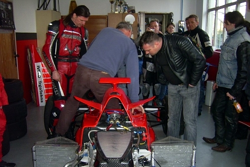 formula-33.jpg - MARJAN NAM JE POKAZAL TUDI KAKO SE ZLEZE V AVTO