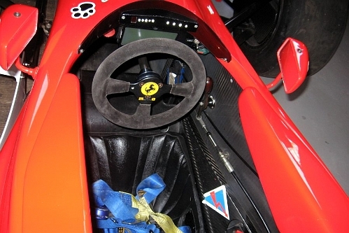 formula-39.jpg - POGLED NA VOZNIKOV DELOVNI PROSTOR