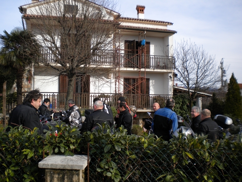 ronki068.jpg - NA TOMAŽEV TERAN , SMO LAHKO V MIRU POČAKALI KAR PRED HIŠO