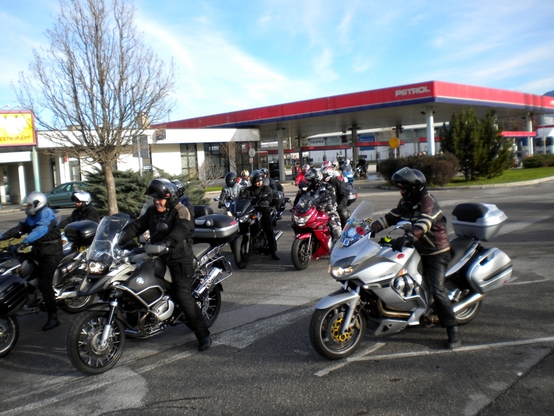ronki08.jpg - V RONKIH, VSAKO LETO NA SVETI ŠTEFAN, POTEKA ŽE TRADICIJONALNO ZIMSKO SREČANJE MOTORISTOV