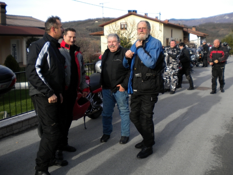ronki085.jpg - ZAPARKIRALI SMO SKORAJ CELO ULICO