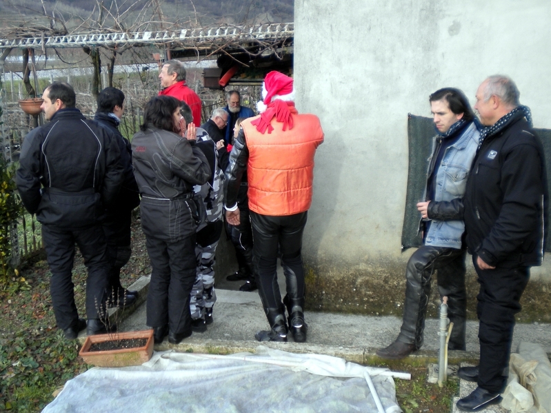 ronki099.jpg - KER SO POZIMI DNEVI KRATKI, SMO SE MORALI POČASI ODPRAVITI DALJE DO NASLENJE POSTAJE