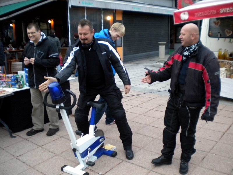 ronki112.jpg - MUJO IN BOJAN STA NAŠLA DRUGAČNO IGRAČO