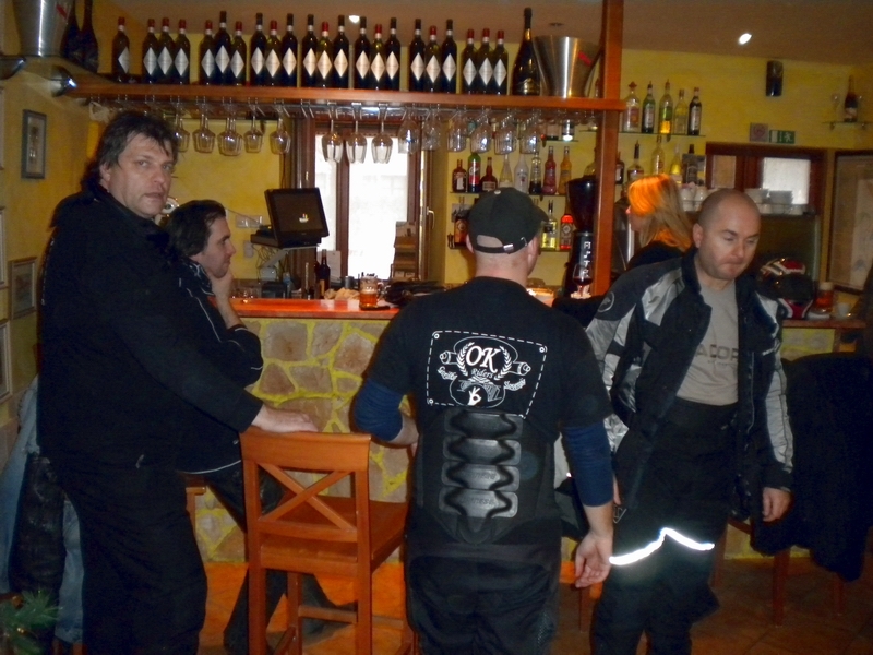 ronki118.jpg - NAROČILI SMO SI TUDI PICO, DA NAM BO LAŽJA POT