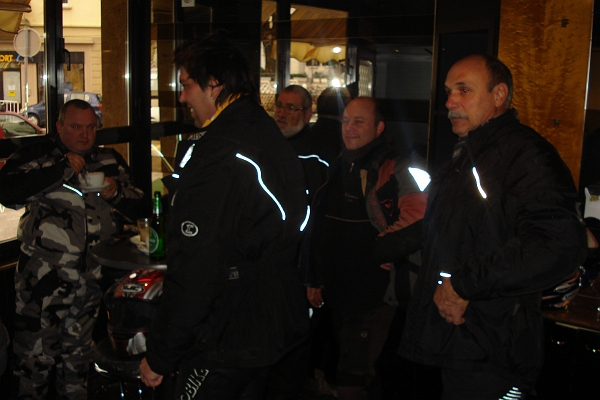 DSC06092.JPG - KJER SO MED VSELETNIMI MOTORISTI PADALE PRVE DOBRE ŽELJE OB NOVEM LETU.