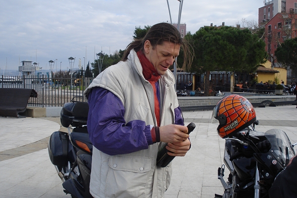 DSC06111.JPG - DA SE PRIDRUŽI DRUŠČINI IN JIM OLAJŠA ZDRAVICO MLADEMU LETU.